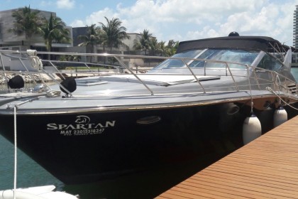 Renta de yates de lujo en Cancun puerto cancun isla mujeres puerto morelos isla blanca punta nizuc charter yacht rental 